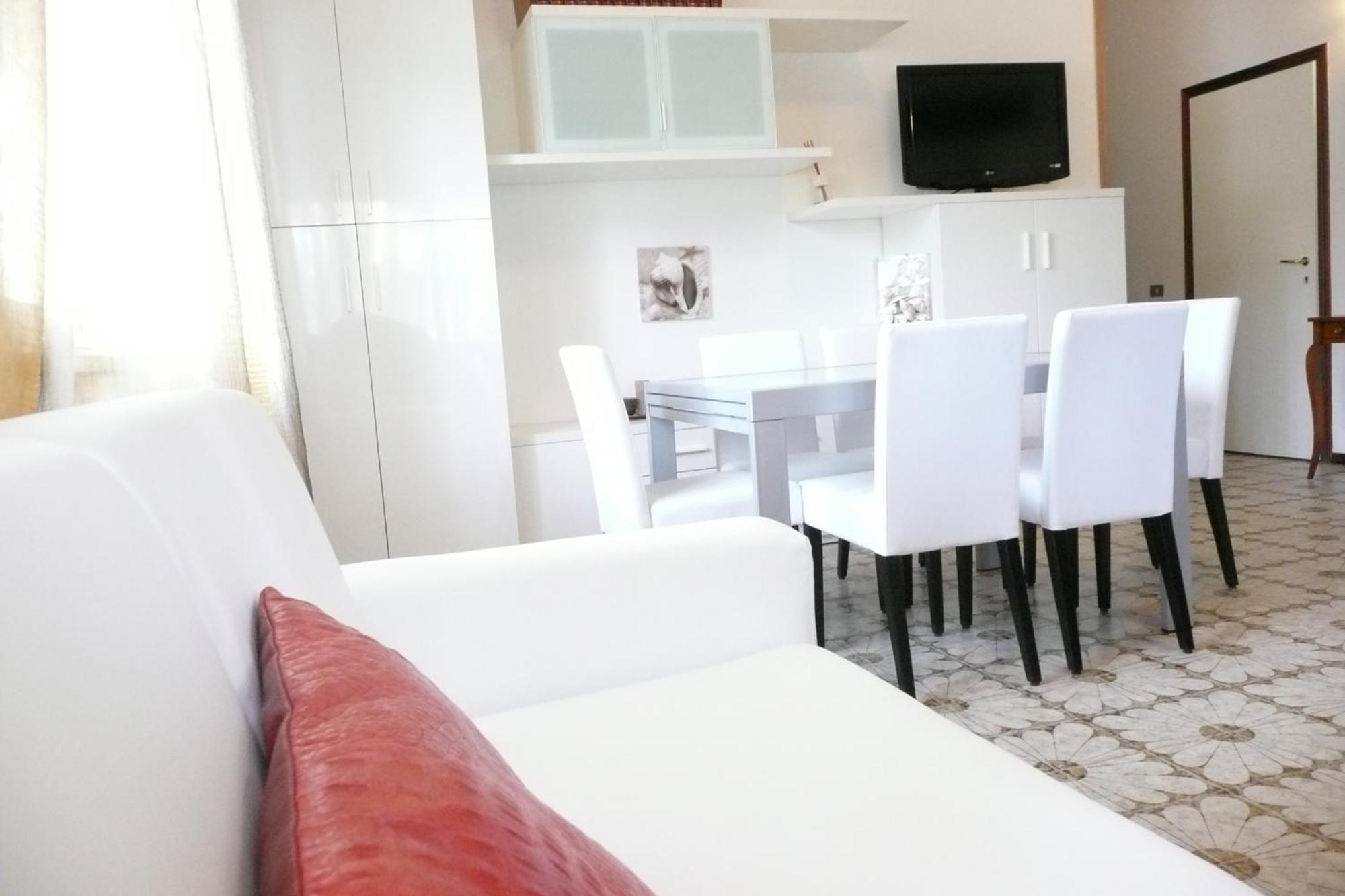 Hotel Flora Милано Мартима Екстериор снимка
