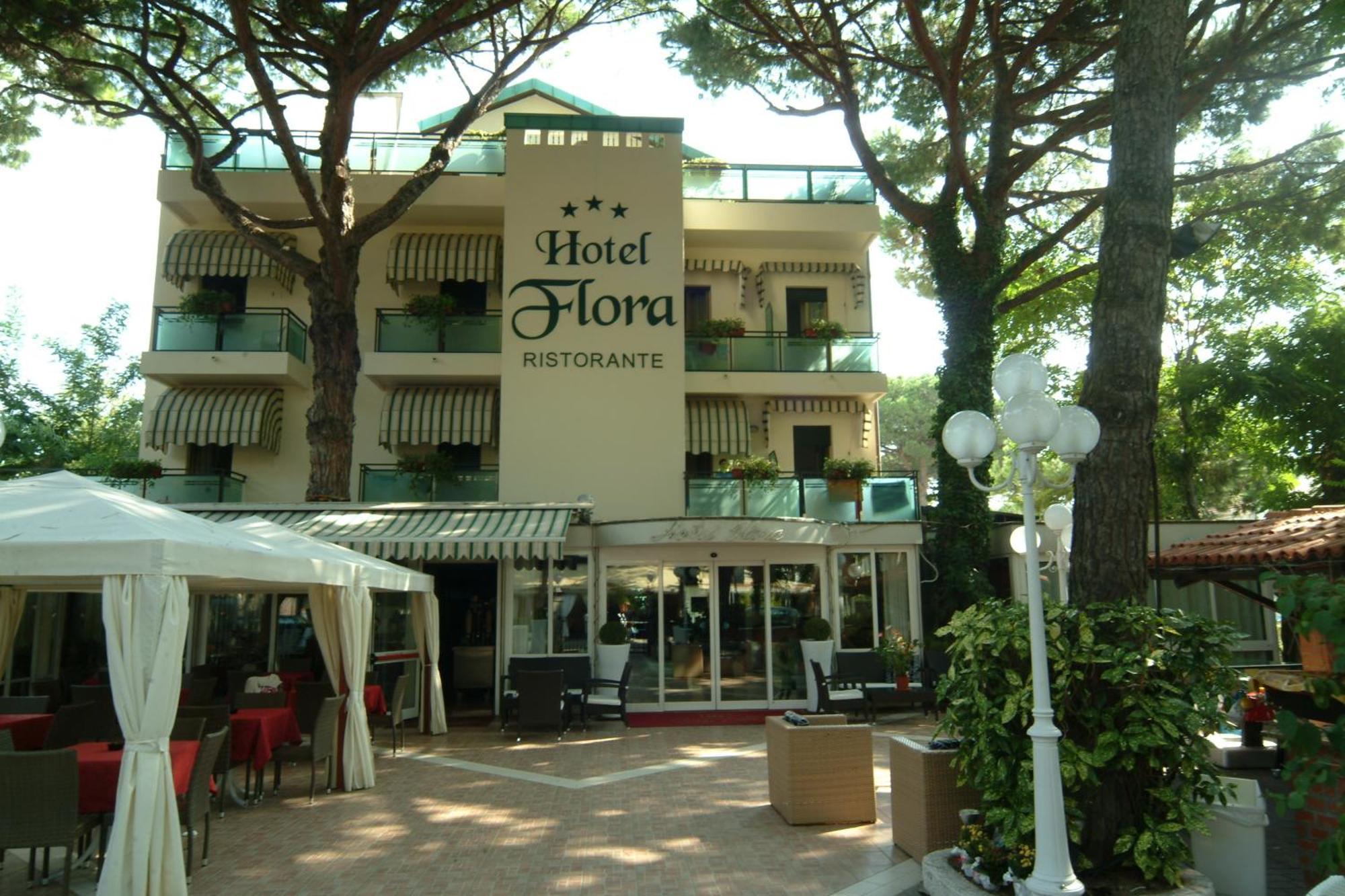 Hotel Flora Милано Мартима Екстериор снимка