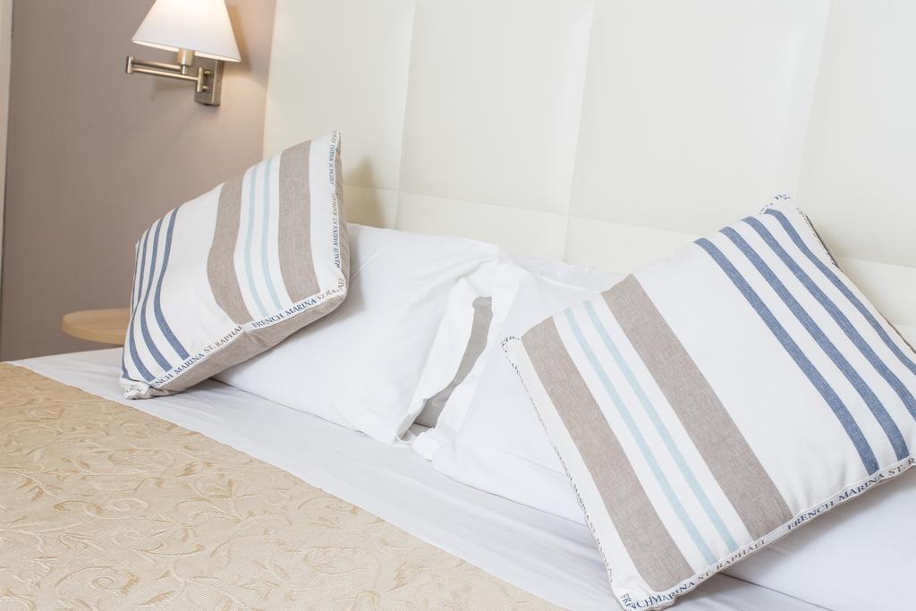 Hotel Flora Милано Мартима Екстериор снимка