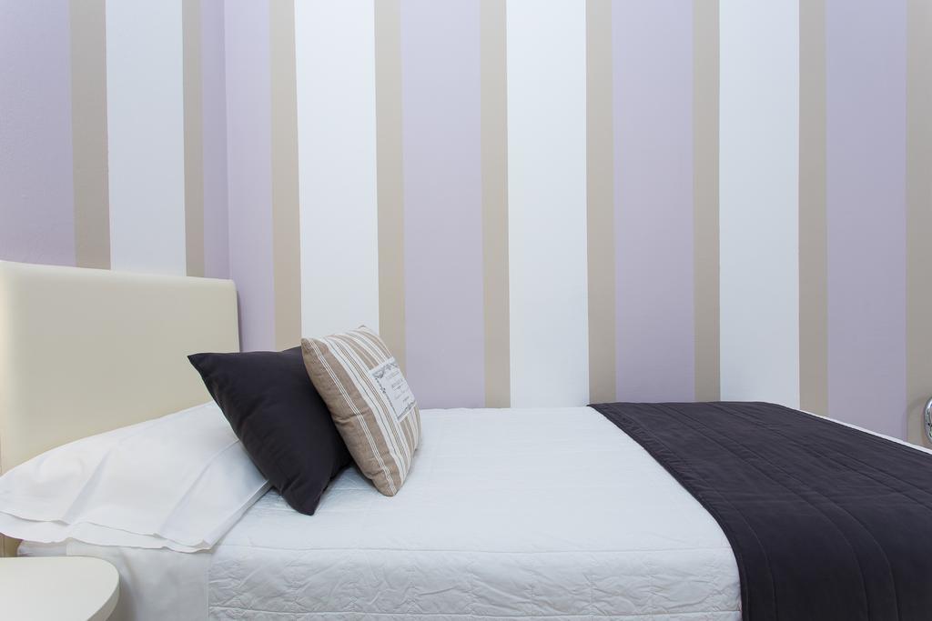Hotel Flora Милано Мартима Екстериор снимка
