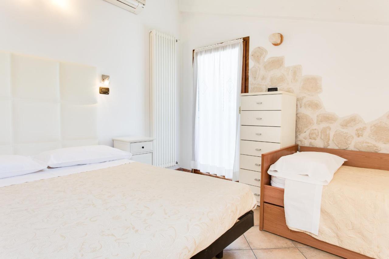 Hotel Flora Милано Мартима Екстериор снимка